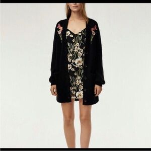 Aritzia Little Moon
Embroidered Mohair Blend Oversized Cardigan, Black size XS